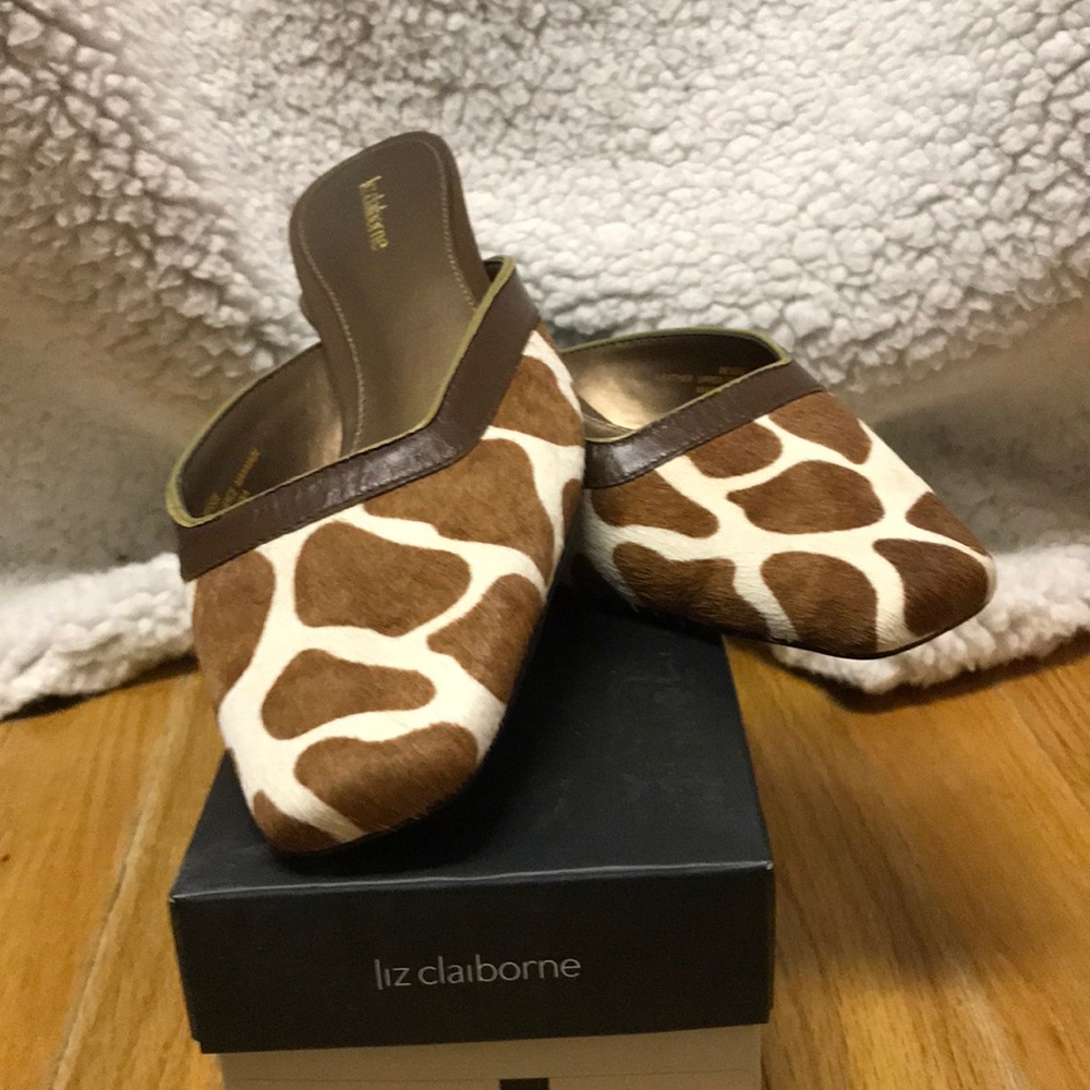 Liz Claiborne Tan/White Giraffe mules